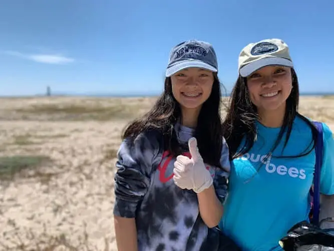 Cloud Bees Create A Cleanup Volunteer Opportunity beach cleanup with Ocean Blue Project 