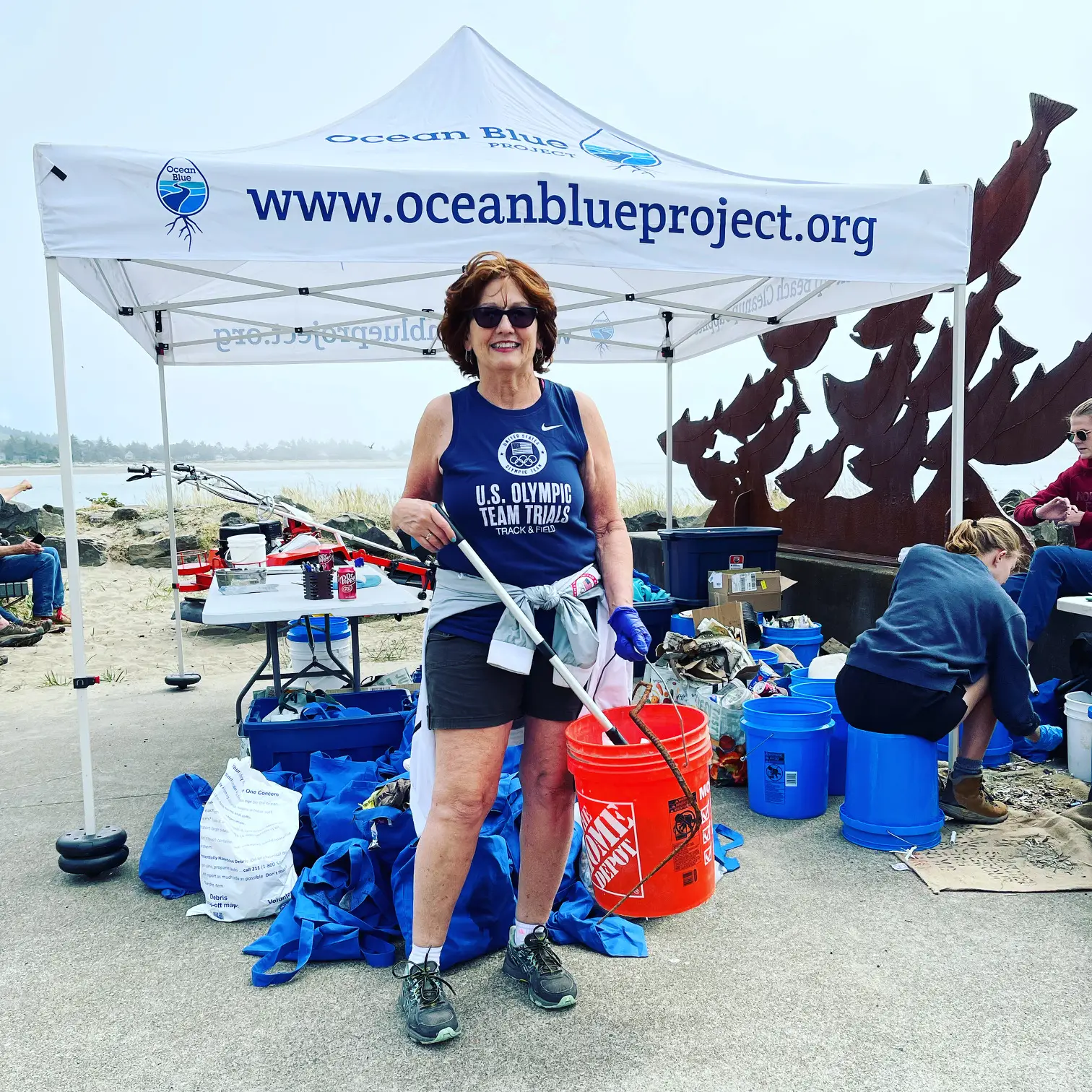 lincoln-city-oregon-beach-cleanup-ocean-blue-project