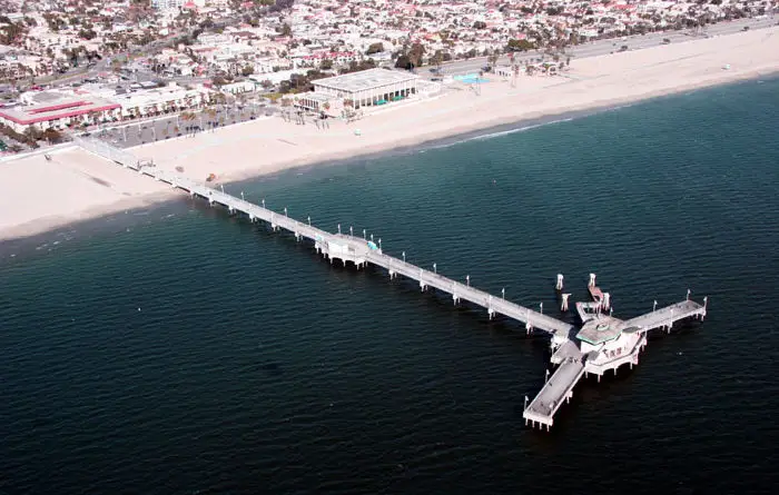 ocean-blue-beach-cleanup-belmont-pier-long-beach-ca