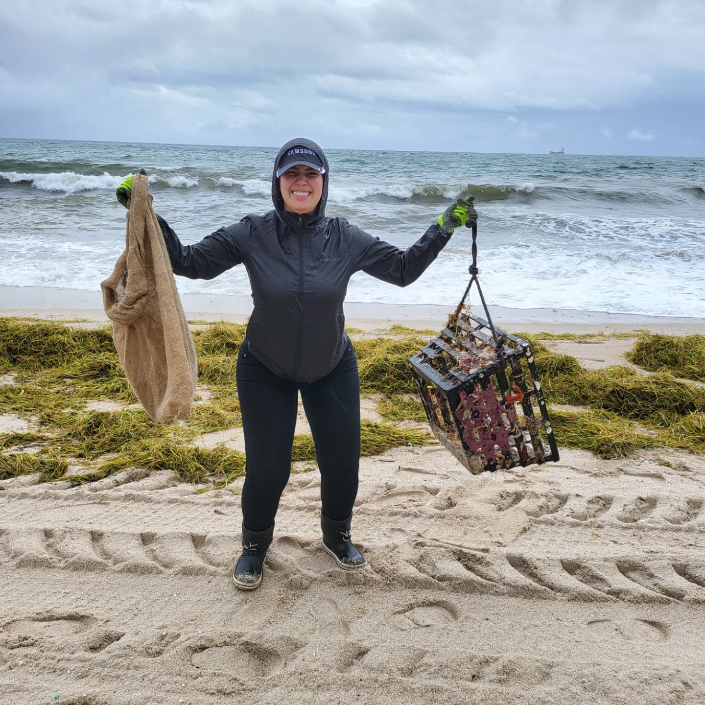 samsung-volunteer-holds-ghost-gear-ocean-blue-hugh-taylor-birch-state-park-cleanup-2021 • Environmental Nonprofit Organization samsung-volunteer-holds-ghost-gear-ocean-blue-hugh-taylor-birch-state-park-cleanup-2021.jpg